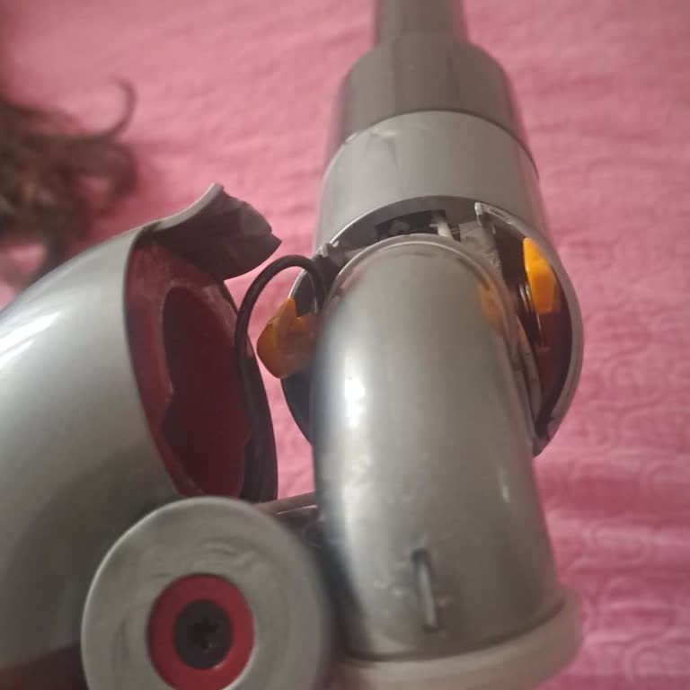 Dyson V12 Garanti Kapsamında Kırılan Parça İçin Ücretsiz Değişim Talebi