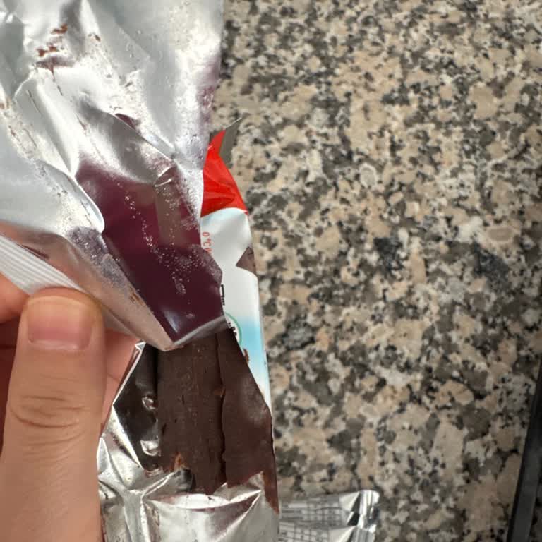 Şok Market'te Kinder Ürünün Küflenmesi Sağlık Endişesi Yarattı
