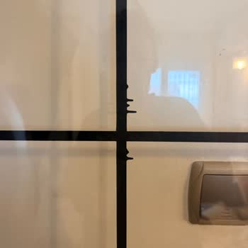Bauhaus'tan Gelen Duşakabin Camları Kirli Ve Defolu