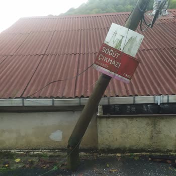 Beykoz'daki Kırık Telekom Direği İçin Acil Müdahale