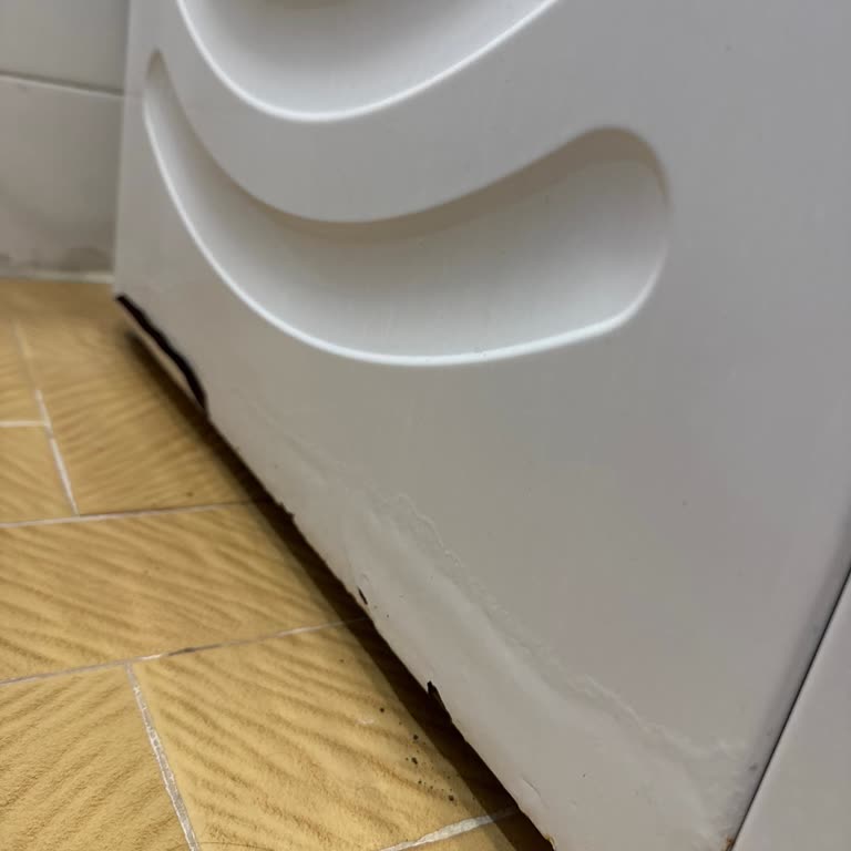 Siemens IQ300 Çamaşır Makinesinde Yan Kapak Garantiden Dışarı Bırakıldı