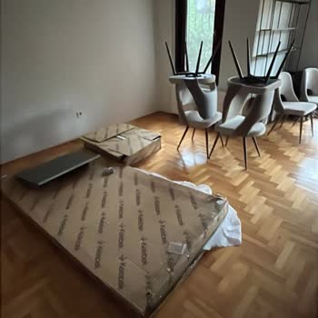 Kırık Masa Ayağı İçin Uzun Süreli Teslimat Belirsizliği Ve Mağaza İhmali