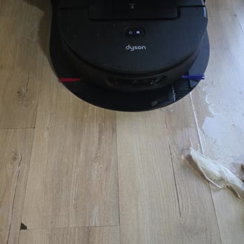 Dyson Robot Süpürge Parça Stok Sorunu Nedeniyle Su Kaçağı Ve Zemin Hasarı