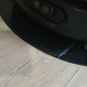 Dyson Robot Süpürge Parça Stok Sorunu Nedeniyle Su Kaçağı Ve Zemin Hasarı