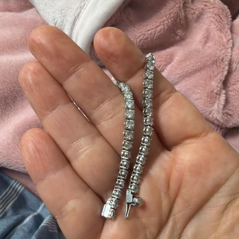 Swarovski Bileklik Klipsi Kırıldı, Garanti Süresi Geçtiği İçin Tamir Reddine Karşı Şikayet