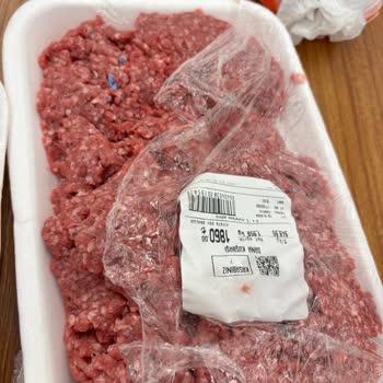 Migros'ta Satın Alınan Kıyma İçinde Mavi Plastik Parçalar Ve Müşteri İlgisizliği