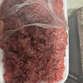 Migros'ta Satın Alınan Kıyma İçinde Mavi Plastik Parçalar Ve Müşteri İlgisizliği
