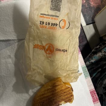 Bursa Nilüfer Görükle Trio Yaşam Merkezinde Cam Benzeri Sert Cisim İçeren Tost, Sağlık Riski