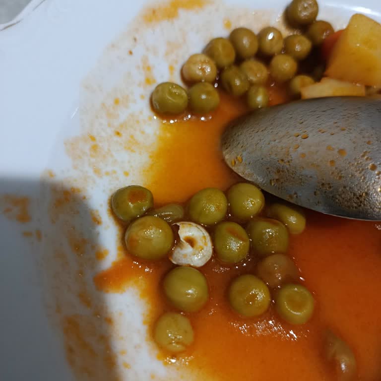 Tat Bezelye Konserve İçinde Salyangoz Gıda Güvenliği Alarmı