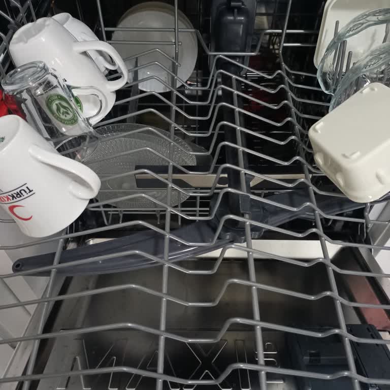Hoover H-Dish 700 Modelinde Bardak Sepeti Tasarım Sorunu