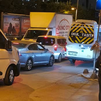 Bağlar Caddesi’nde Hatalı Parklar Acil Durum Araçlarının Geçişini Engelliyor