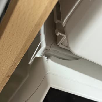 Siemens IQ500 Çamaşır Makinesinin Üst Panelindeki Çatlak Garanti Kapsamına Alınmalı