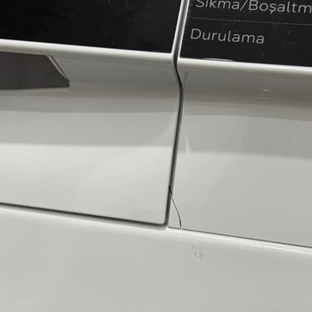 Siemens IQ500 Çamaşır Makinesinin Üst Panelindeki Çatlak Garanti Kapsamına Alınmalı