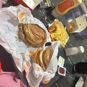 Burger King Siparişinde Yanlış Ve Çiğ Ürün, Eksik Dondurma Ve Gecikme