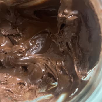 Nutella Kavanozundaki Yağ Gibi Parçacıklar Gıda Güvenliği Endişesi Ve Değişim Talebi