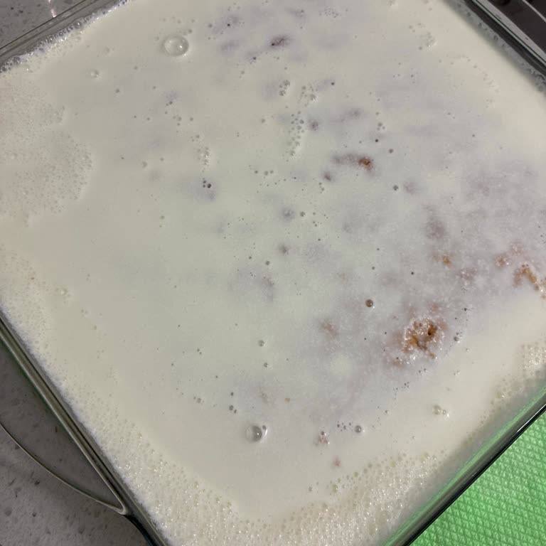 Talimatlara Uygun Hazırlanan Dr. Oetker Trileçe Karışımında Kremanın Kek İçine İşlememesi