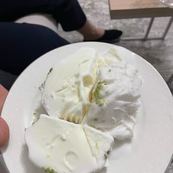 Akdo Pastaneleri Dondurmasının Bozulmuş Kalitesi Ve İade Reddi