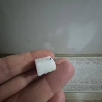 Migros Irmak Küp Şekerinde Bulunan Lastik Benzeri Yabancı Madde Gıda Güvenliği Endişesi