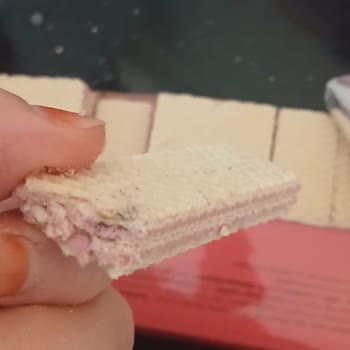 Xroll Çilekli Gofrette Yabancı Madde Çıktı: Hijyen Ve Sağlık Riski