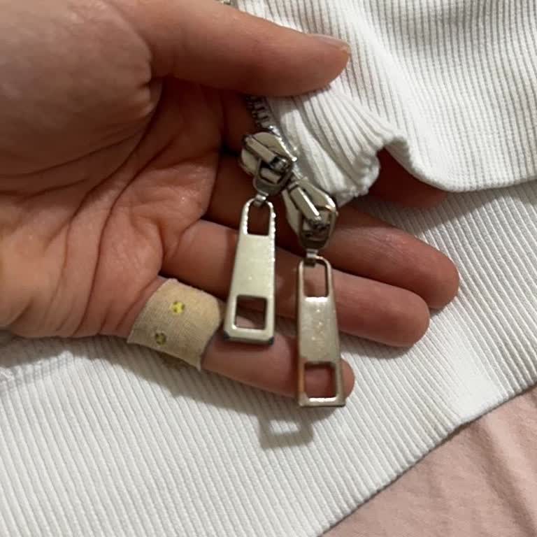 Aybike Tekstil Hırkada Fermuar Rengi Çabucak Soldu, İade Talebi