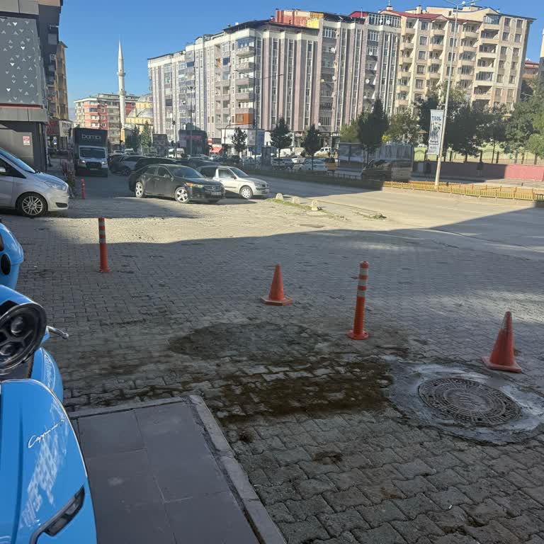 Erzurum Yakutiye'de Yıpranmış Kilit Parke Taşları Nedeniyle Asfalt Yatırımı Talebi