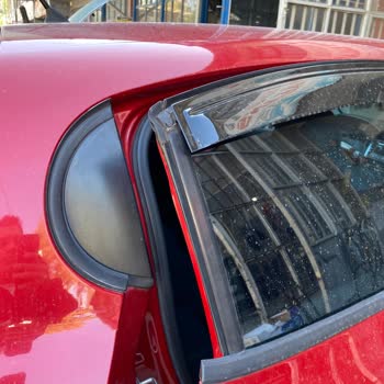 Peugeot 208 Arka Kapı Fitillerinin Ücretsiz Değişim Talebi