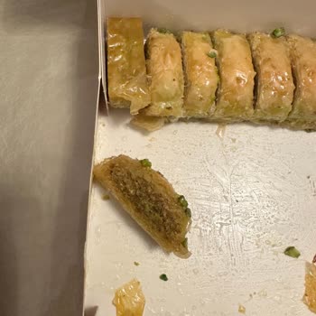 Sünnet Töreninde Kuru Ve Bayat Baklava Sorunu