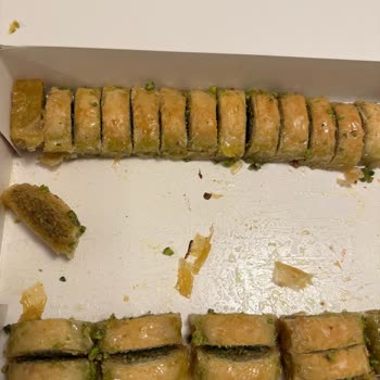 Sünnet Töreninde Kuru Ve Bayat Baklava Sorunu