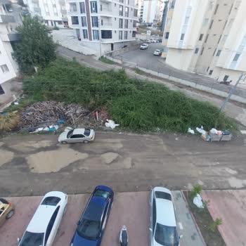Körfez Mahallesi 5105. Sokakta Asfalt Yokluğu Ve Hamile Eş İçin Güvenlik Tehlikesi