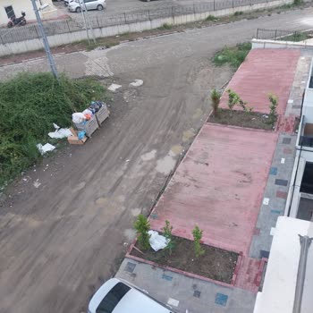 Körfez Mahallesi 5105. Sokakta Asfalt Yokluğu Ve Hamile Eş İçin Güvenlik Tehlikesi