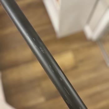 Dyson V10 Süpürgenin Sapı İlk Kullanımlarda Çizildi Ve Aşındı, Kalıcı Çözüm Ve Garanti Talebi