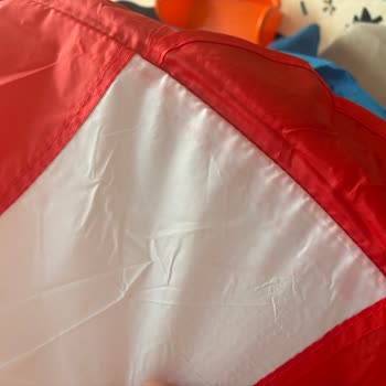 IKEA’dan Gelen Çadırda Kırmızı Renk Akması Ve Eksik Dikişler