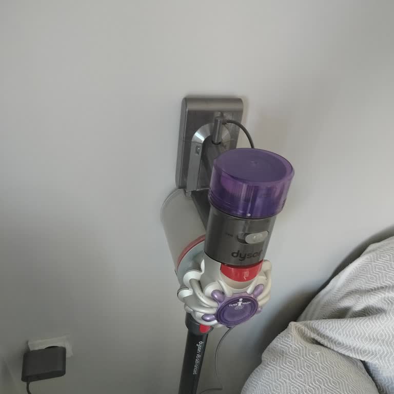 Garanti Kapsamındaki Dyson V8 Şarj Sorunu Yetkili Servisin Müdahalesiyle Çözülmedi