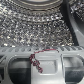 Samsung DV90DG6845 Kurutma Makinesindeki Filtre Kapağı Tasarım Hatası Kıyafet Hasarına Neden Oluyor
