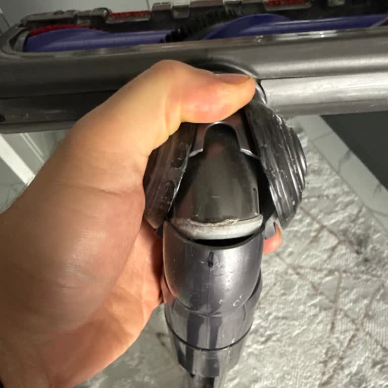 Dyson V15 Süpürge Başlığı Hareket Sorunu Ve Tetik Arızası