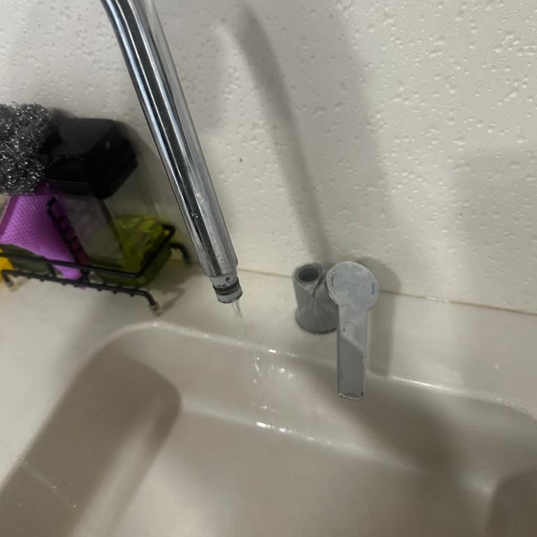 Garanti Süresi Devam Eden Artema Mutfak Musluğu Yerinden Çıkıyor, Servis Yanıt Vermiyor