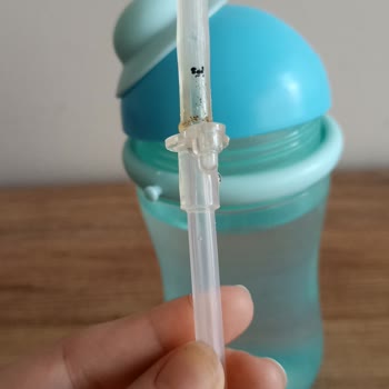 Wee Marka İki Adet Suluklarda Su Kaçağı Ve Kötü Koku, Bebek Sağlığı Riski