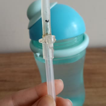 Wee Marka İki Adet Suluklarda Su Kaçağı Ve Kötü Koku, Bebek Sağlığı Riski
