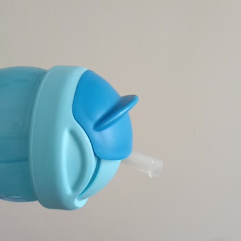 Wee Marka İki Adet Suluklarda Su Kaçağı Ve Kötü Koku, Bebek Sağlığı Riski