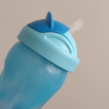Wee Marka İki Adet Suluklarda Su Kaçağı Ve Kötü Koku, Bebek Sağlığı Riski