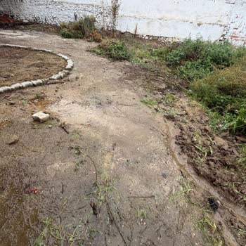 İzmir Büyükşehir Belediyesi İZSU’nun Bağ Evi Su Kaçağına Acil Müdahale Talebi