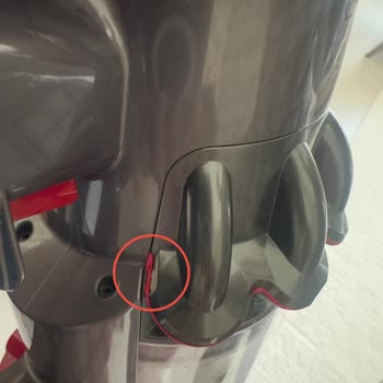 Dyson V10 Süpürgede Boya Dökülmesi, Yırtık Contalı Ve Tetik Arızası İçin Garanti Reddi