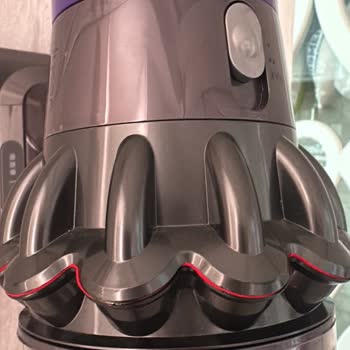 Dyson V10 Süpürgede Boya Dökülmesi, Yırtık Contalı Ve Tetik Arızası İçin Garanti Reddi
