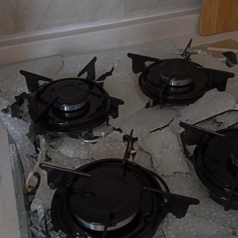 Kumtel Set Üstü Cam Ocağının Patlaması Ve Annemin Elinin Kesilmesi