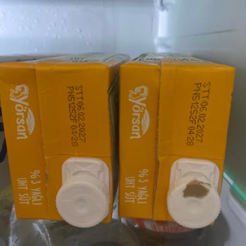 BİM'den Alınan Yörsan Yağlı Sütte Zehir Gibi Acı Ve Plastik Parça