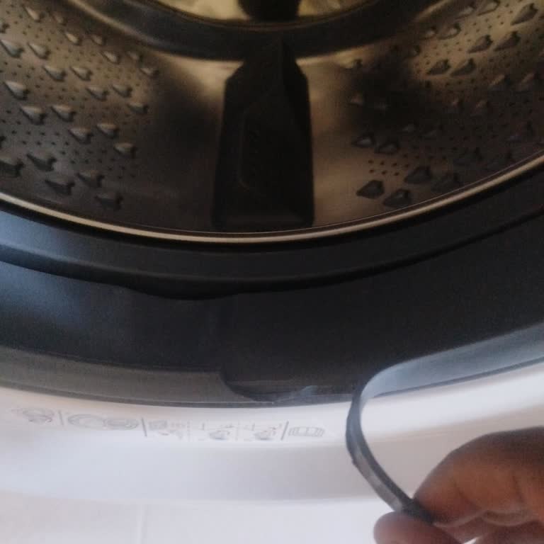Beko Çamaşır Makinesinde Körük Lastiği Yırtılması Ve Su Kaçırması Garantili Değişim Talebi