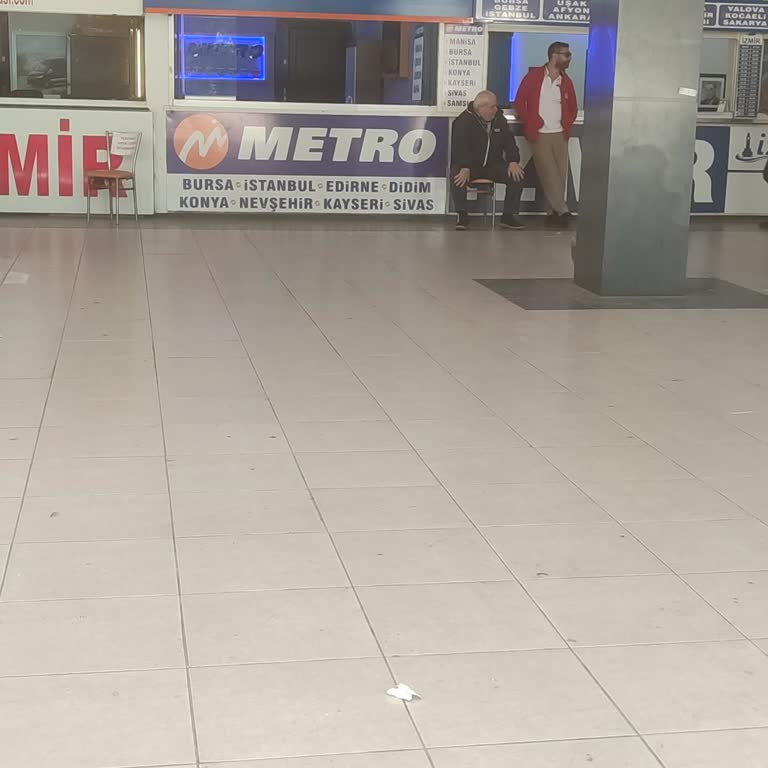 Metro Turizm Personelinin Kaba Davranışı Ve Transfer Eksikliği Nedeniyle Bilet İadesi Talebi