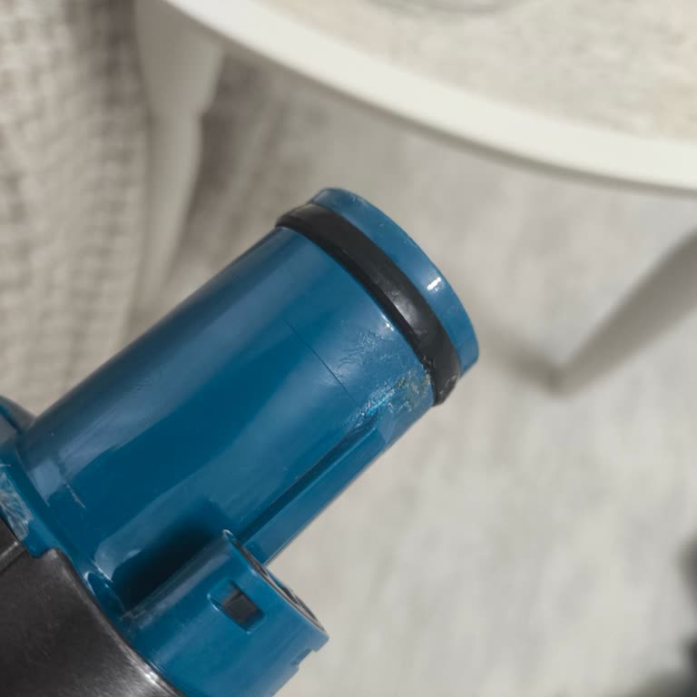 Philips Aqua 8000 Kablosuz Süpürge Boru Bağlantı Parçası Kırık, Yedek Parça Ve Servis Desteği Yok