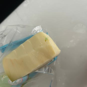 Sütaş Taze Kaşar Peynirinde Plastik Parça Bulunması Şok Yarattı