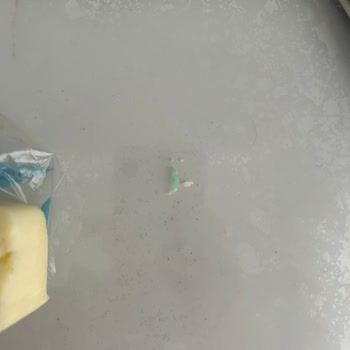 Sütaş Taze Kaşar Peynirinde Plastik Parça Bulunması Şok Yarattı